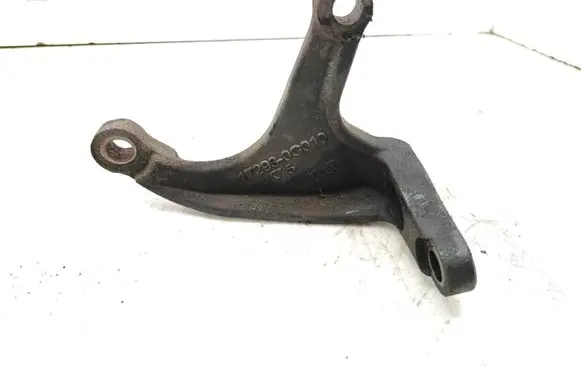 Toyota Avensis T250 Engine mounting bracket 172930G010