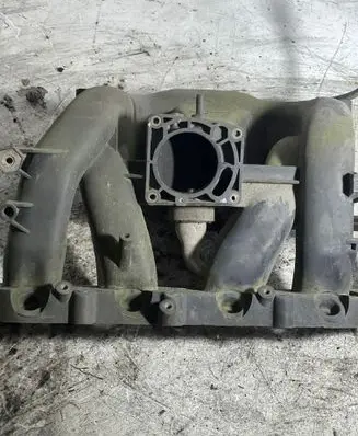 Ford Mondeo Mk III Intake manifold 1820L