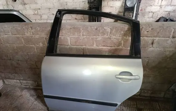 Volkswagen PASSAT B5 Rear door