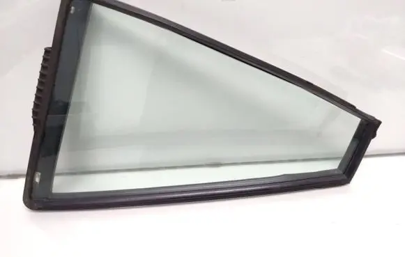 Suzuki Grand Vitara II Rear vent window glass 43R00122 A001686 8467565j0