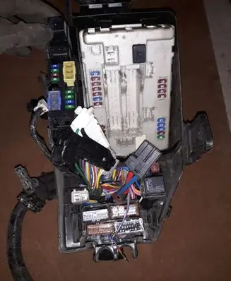 Nissan Murano Z51 Fuse module 284B71BY0A