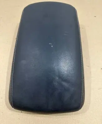 Nissan Qashqai+2 Armrest lock 