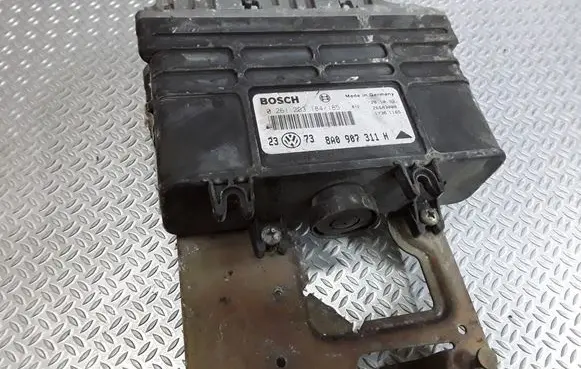 Volkswagen Golf III Engine control unit/module 0261203184 8A0907311H