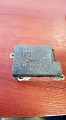 Mercedes-Benz E W124 Airbag control unit/module 0048201910