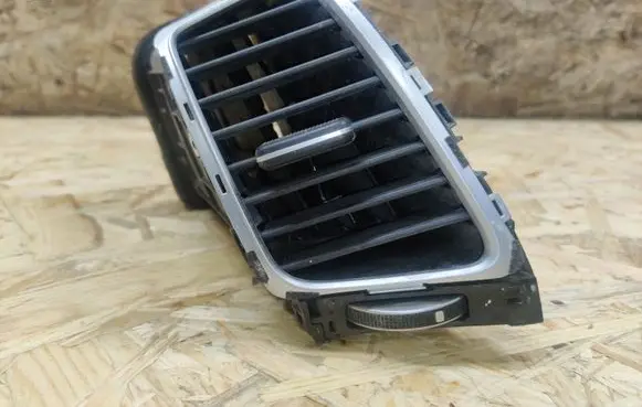 KIA Sorento Dashboard air vent grill cover trim 2P97410105