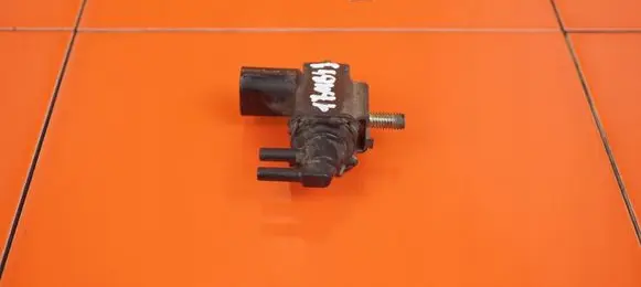 Nissan Navara D40 Fuel pressure sensor K5T46582 YD25