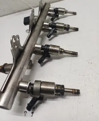Audi A5 8T 8F Fuel injectors set 06J133317M