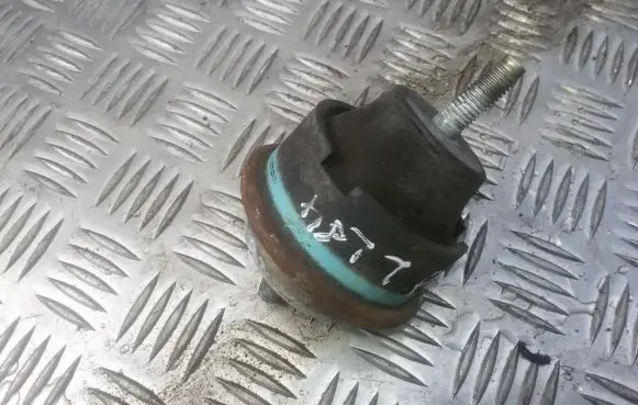 Citroen Xsara Picasso Engine mount bracket
