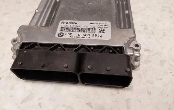BMW 1 E81 E87 Engine control unit/module 0281016068 030368072 8506281