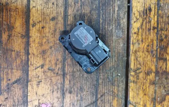 Mitsubishi Outlander Air flap motor/actuator CSA512T014