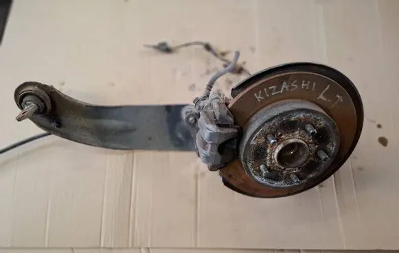 Suzuki Kizashi Rear wheel hub spindle/knuckle KIZASHIZWROTNICA