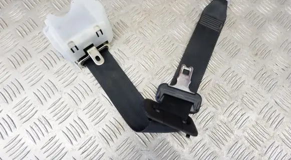 Middle seatbelt (rear)