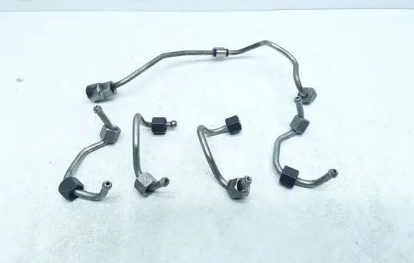 Volvo V60 Fuel injector supply line/pipe 31303505