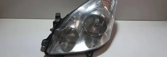 Toyota Corolla Verso E121 Headlight/headlamp P7105L