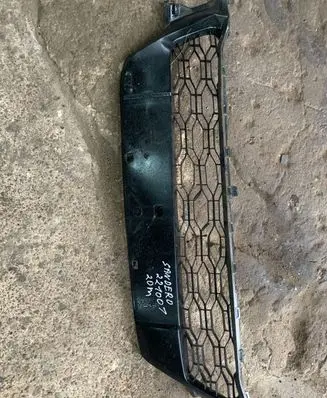 Dacia Sandero II Front bumper lower grill
