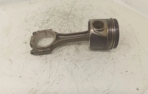 Volkswagen Tiguan Piston with connecting rod