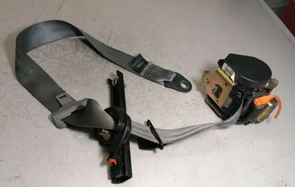 Citroen C5 Front seatbelt E2049107