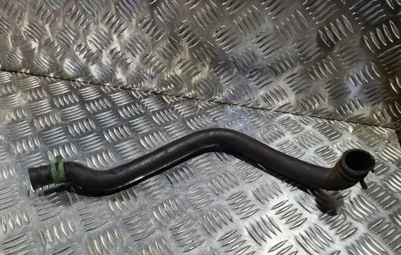 Volkswagen PASSAT B3 Engine coolant pipe/hose 357819371E