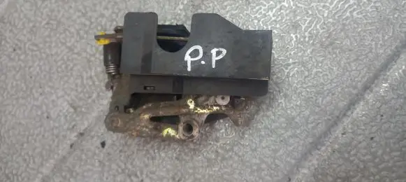 Hyundai Accent Front door lock