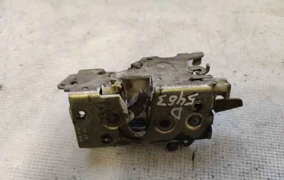 Mercedes-Benz Vito Viano W639 Front door lock 9017200235