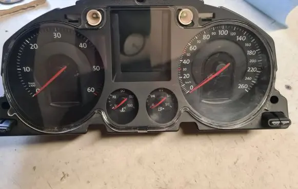 Volkswagen PASSAT B6 Speedometer (instrument cluster) 09917185