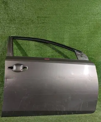 Toyota Auris E180 Front door 