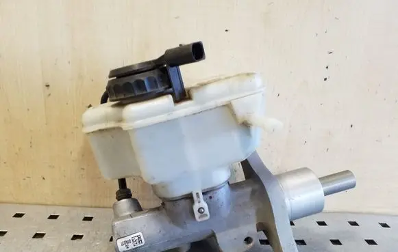 Volkswagen Caddy Master brake cylinder 1K0945459 1K1611349D 1K1611301D
