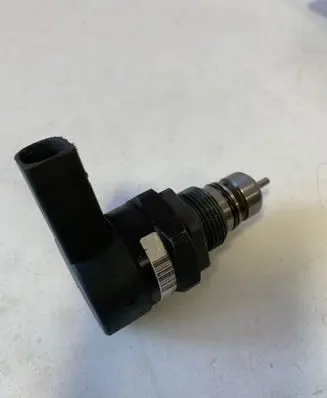 BMW 5 E60 E61 Fuel pressure sensor 0281002738 30283953