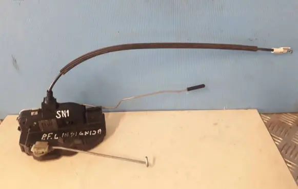 Opel Insignia A Front door lock