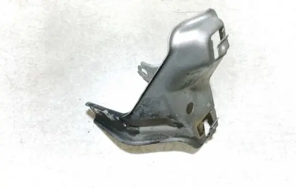 Toyota Corolla Verso E121 Fender mounting bracket