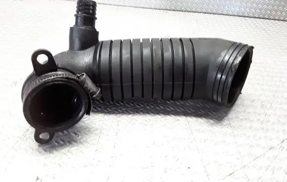 Volkswagen PASSAT B5.5 Turbo air intake inlet pipe/hose 8D0129615J