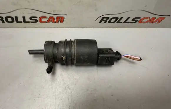 Mercedes-Benz CLS C219 Windscreen/windshield washer pump A0335450228