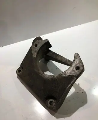 BMW 5 E60 E61 Engine mounting bracket 676111702
