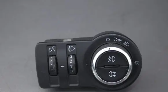 Chevrolet Cruze Light switch 13301758