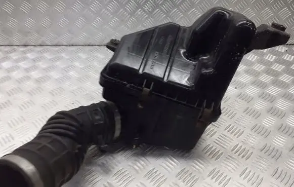 Suzuki Liana Air filter box