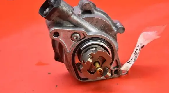 Jaguar XE Vacuum pump