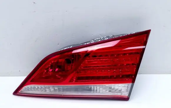 Hyundai i40 Tailgate rear/tail lights 924043Z300