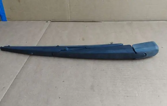 Toyota Avensis T270 Rear wiper blade arm