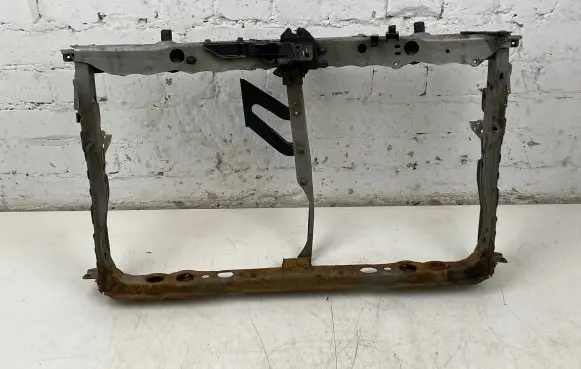 Toyota Avensis T270 Radiator support slam panel
