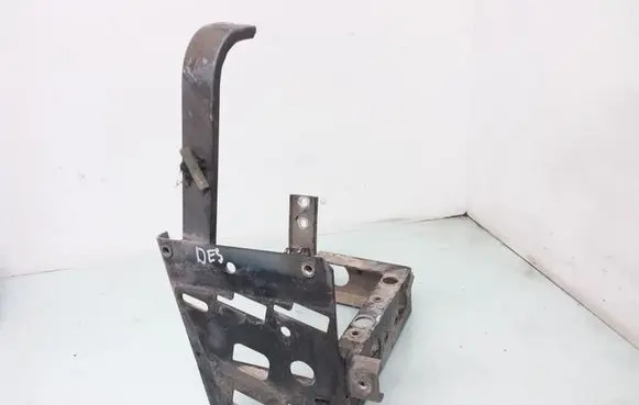 Audi A8 S8 D2 4D Fender mounting bracket 4D0821138