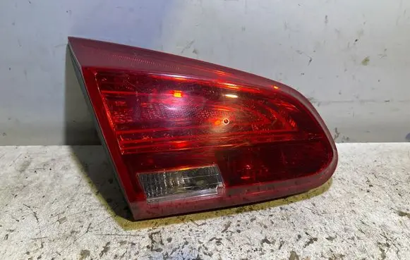 Tailgate rear/tail lights