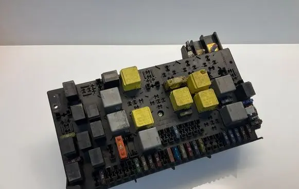 Mercedes-Benz ML W163 Fuse module 1635450205 A1635450205