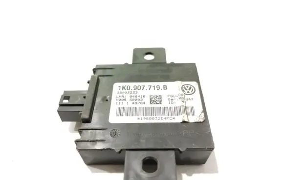 Audi A3 S3 8P Alarm control unit/module 1K0907719B