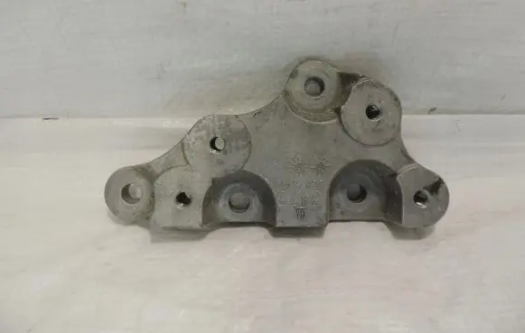 Opel Mokka X Gearbox mounting bracket 95273475