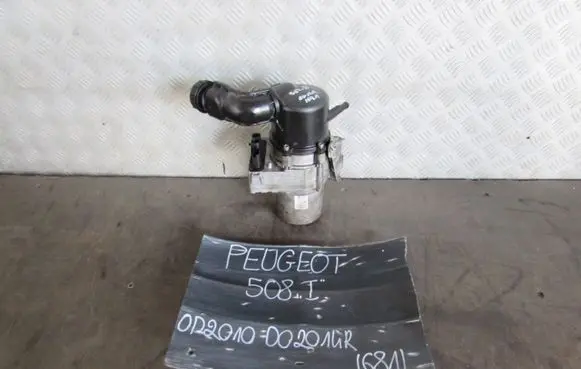 Peugeot 508 Power steering pump mounting bracket 