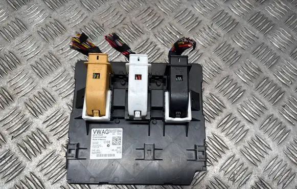Volkswagen Jetta VI Comfort/convenience module 5K0937084H BCMPQ35 5WK50254