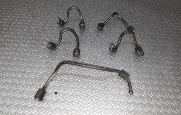 Toyota Yaris Fuel injector supply line/pipe 