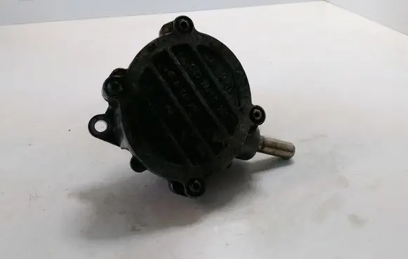 Mercedes-Benz Sprinter W906 Vacuum pump A64623065