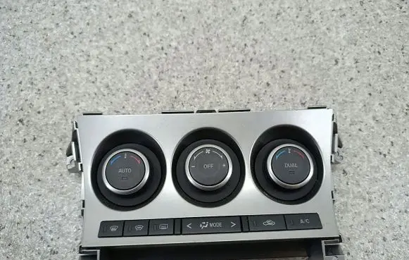Mazda 3 II Climate control/heater control trim BBP561190J