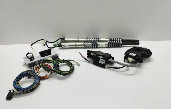 BMW 5 F10 F11 Tailgate hydraulic set 7304901 720837103 7208371